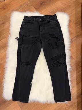 AE Mom Jean - Distressed - Size 6